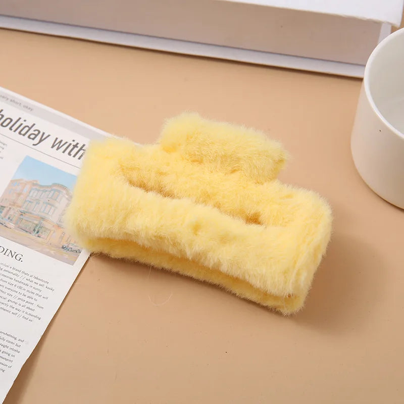 Hårklämma L i fuskpäls - 10,5 cm