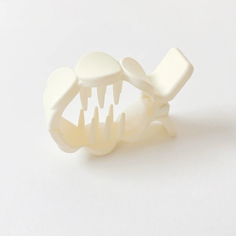 Rund hårklämma i frostad akryl