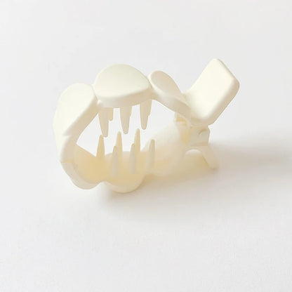 Rund hårklämma i frostad akryl