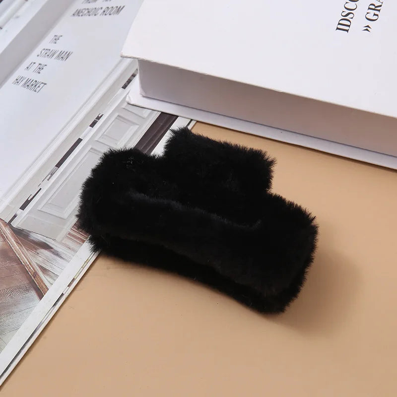 Hårklämma L i fuskpäls - 10,5 cm