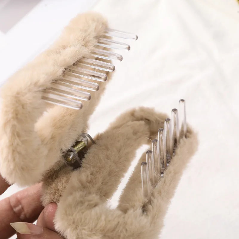 Hårklämma L i fuskpäls - 10,5 cm