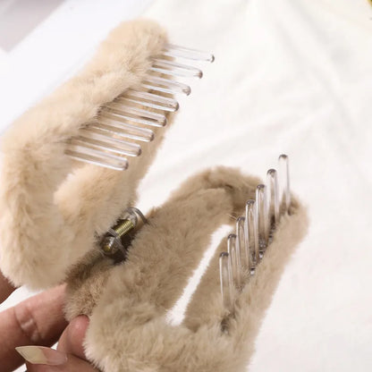 Hårklämma L i fuskpäls - 10,5 cm